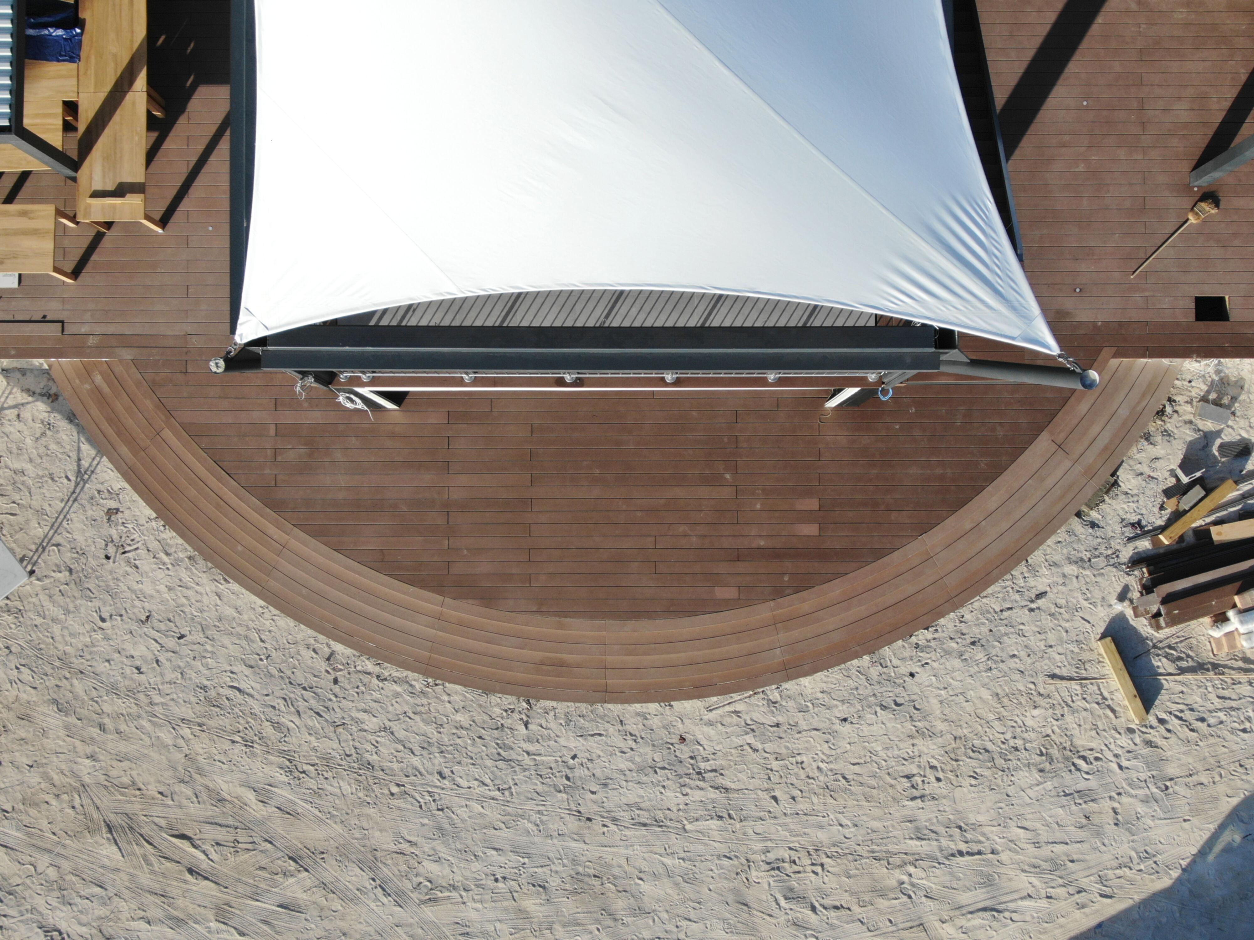 Einrichtungen_Terrasse Gewerbliche Nutzung_Am Wasser entlang