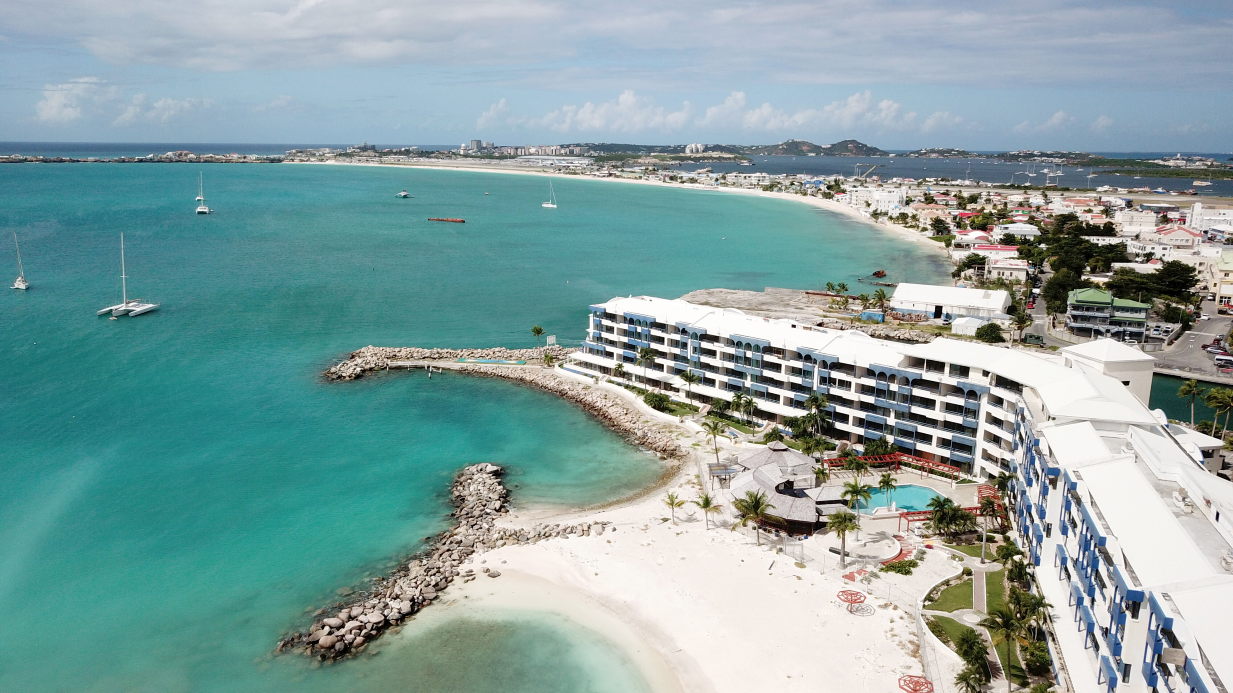 Einrichtungen_Terrasse Gewerbliche Nutzung_Am Wasser entlang