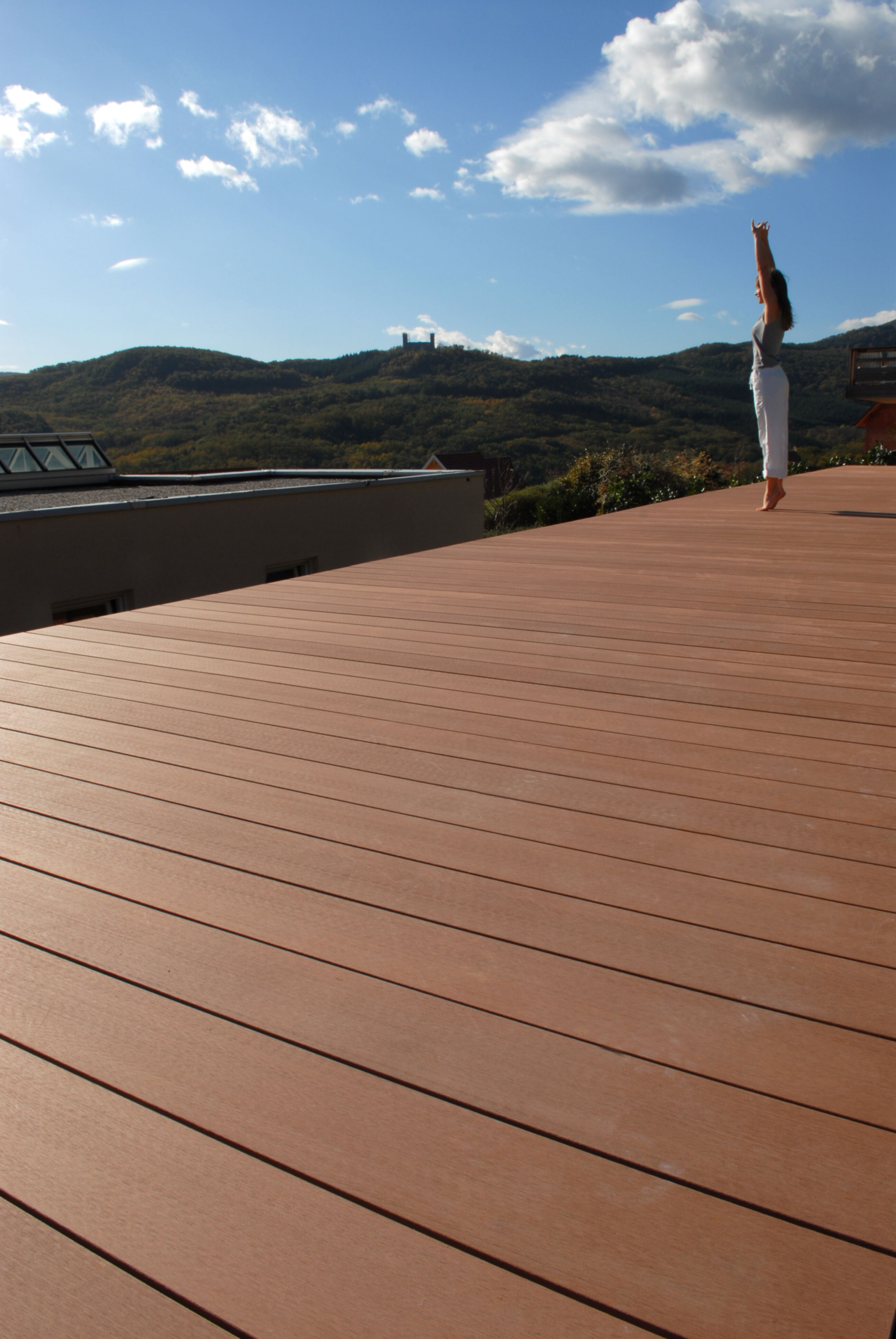 Einrichtungen_Schwimmbad deck_Am Wasser entlang