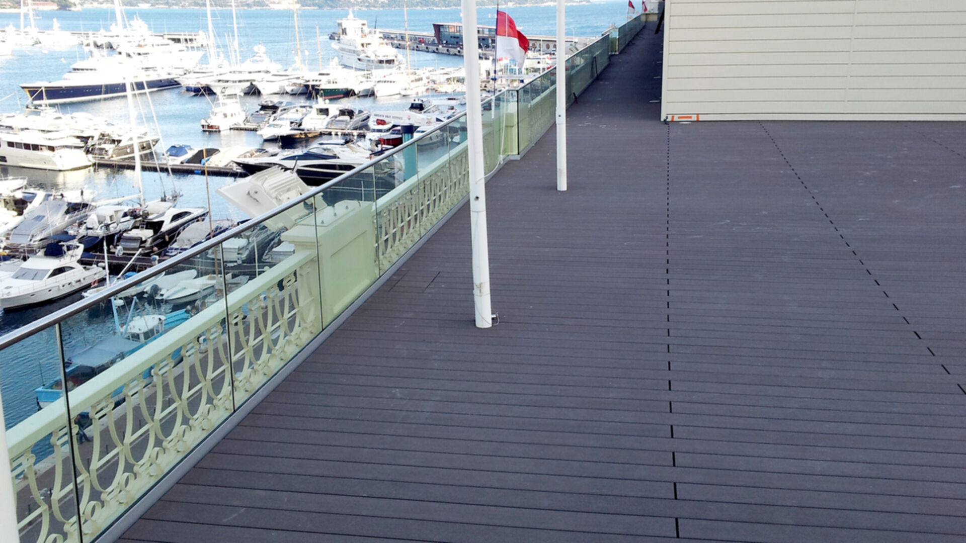 Verwaltungsgebäude_Dachanlage, Balk., Laufgang_Büros