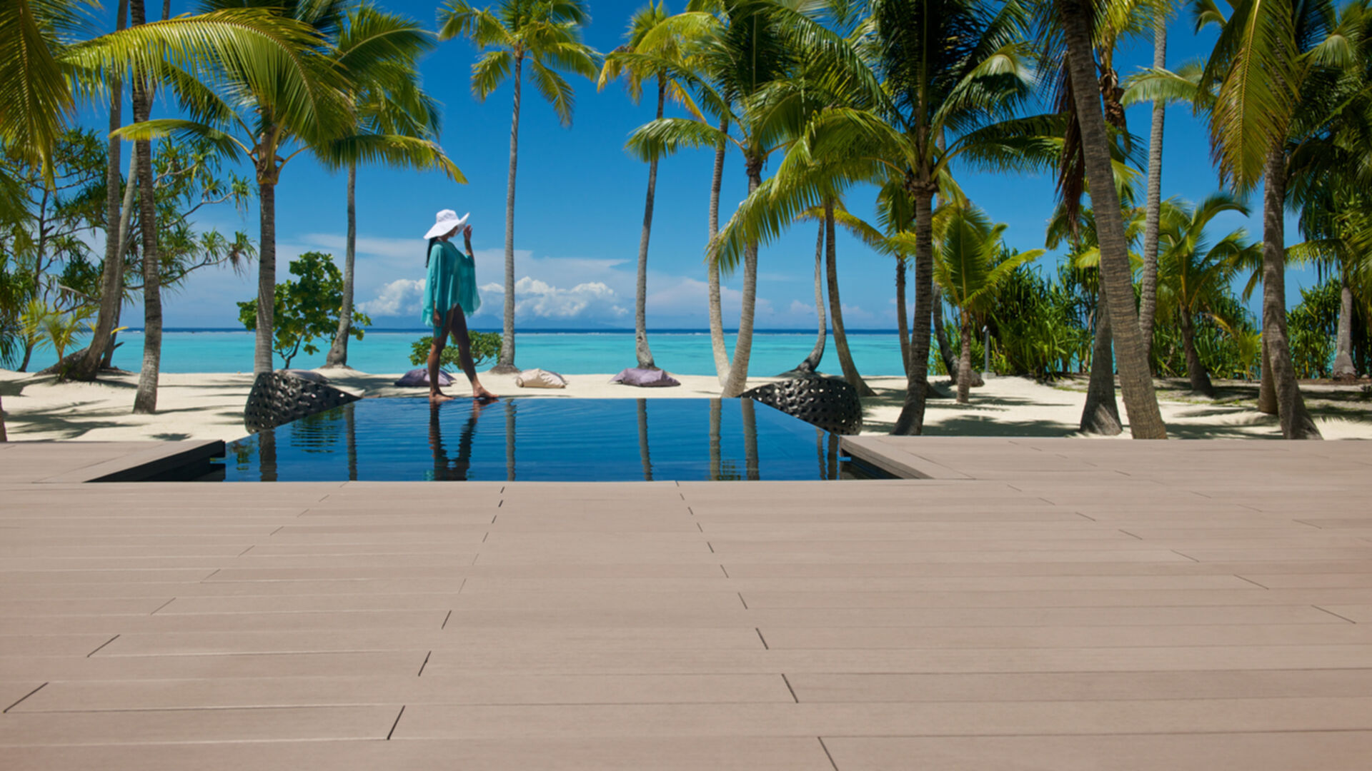 Restaurant und Hotelgewerbe_Schwimmbad deck_Vorzeigeprojekte - WPC holz 