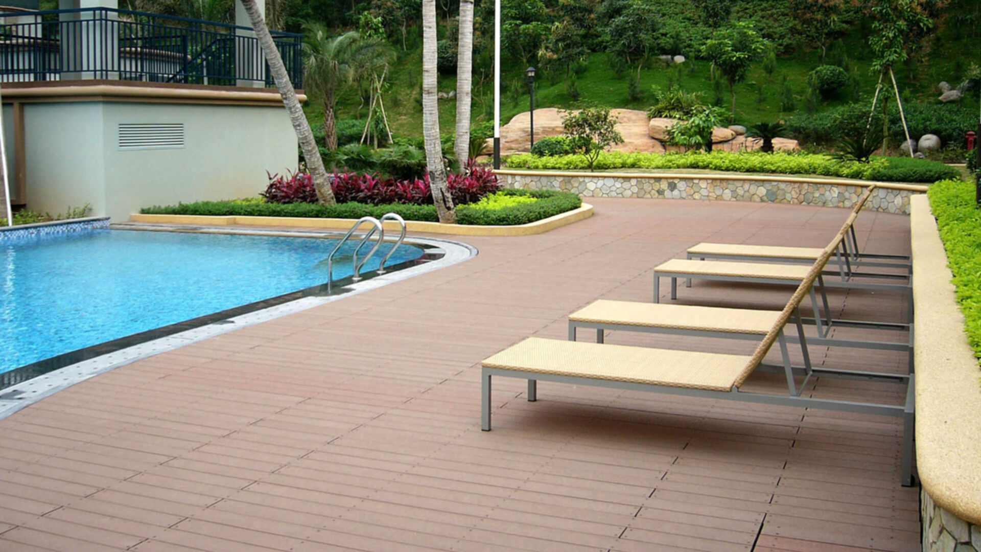 Restaurant und Hotelgewerbe_Schwimmbad deck_Hotel