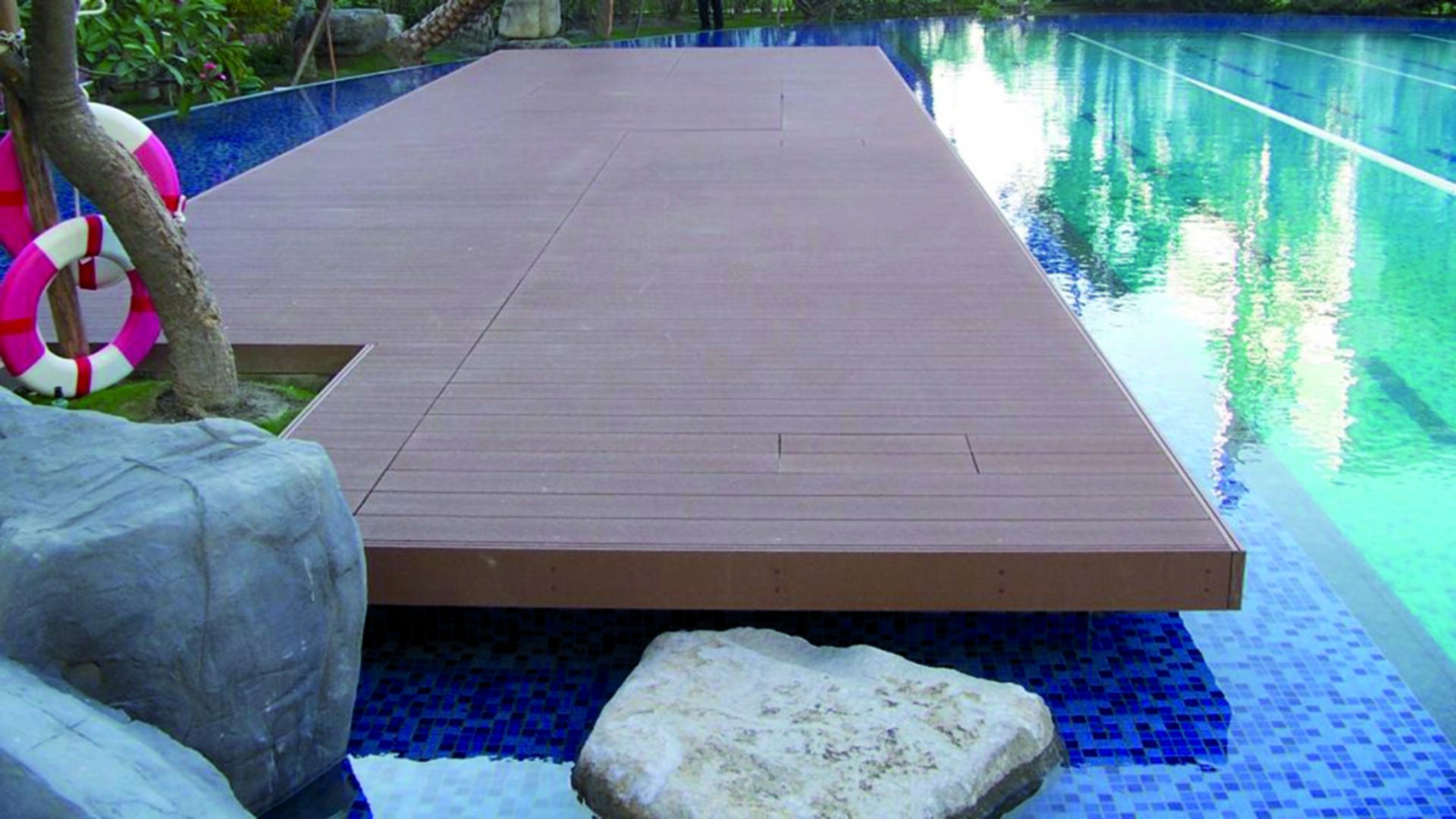 Restaurant und Hotelgewerbe_Schwimmbad deck_Hotel