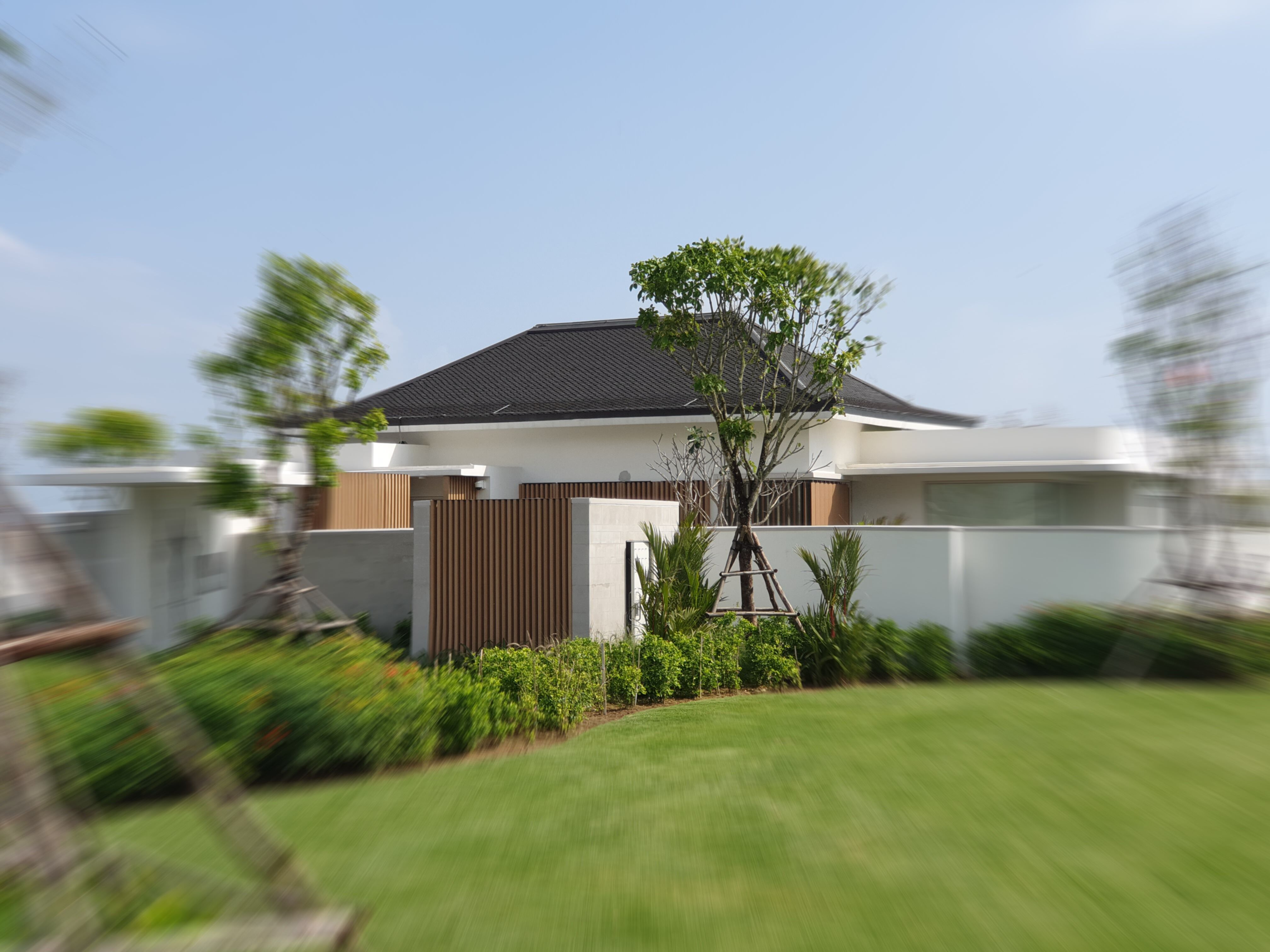 Restaurant und Hotelgewerbe_Vertical Sonnenschutz, jalousien_Am Wasser entlang