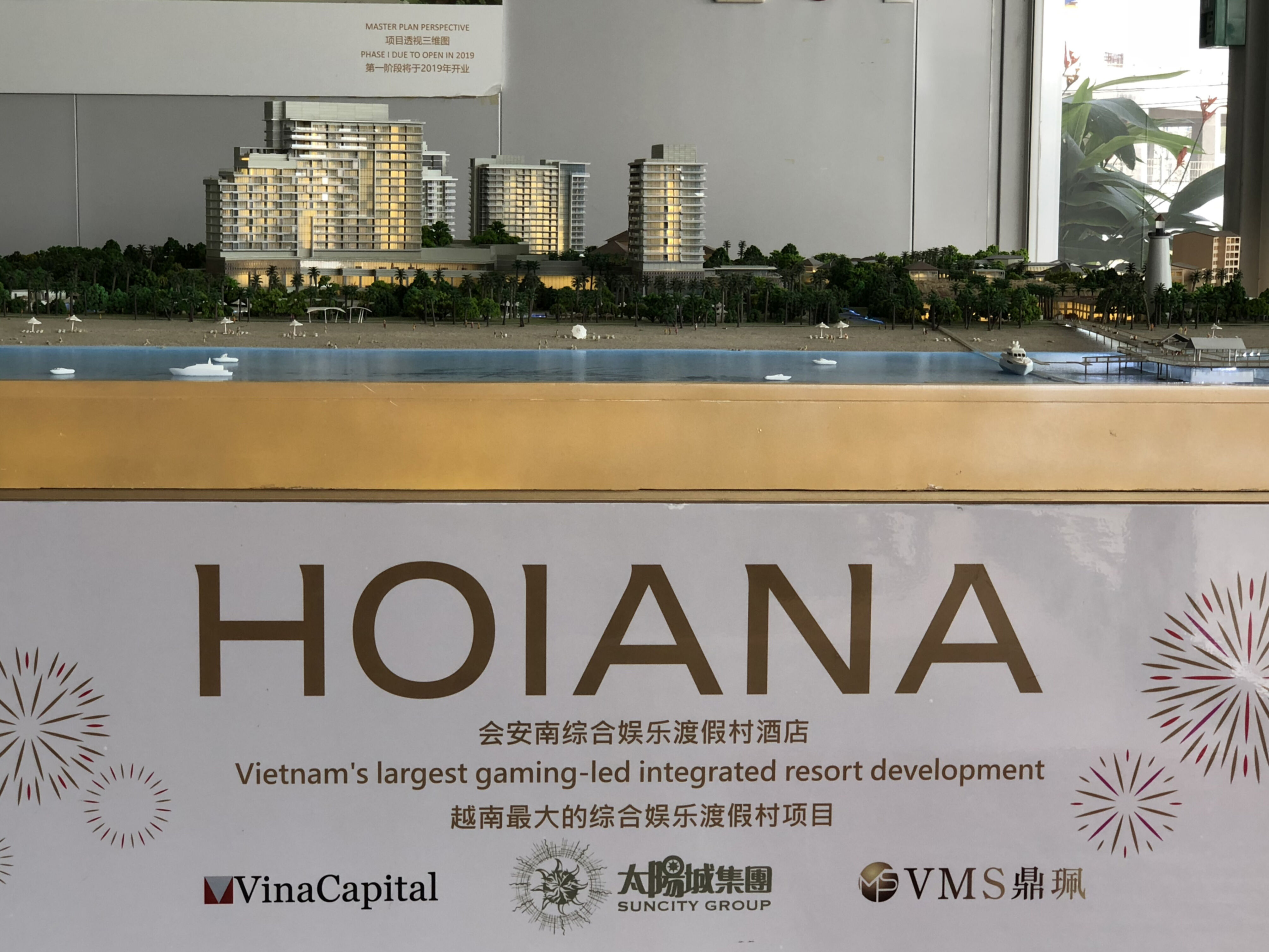 Restaurant und Hotelgewerbe_Vertical Sonnenschutz, jalousien_Am Wasser entlang