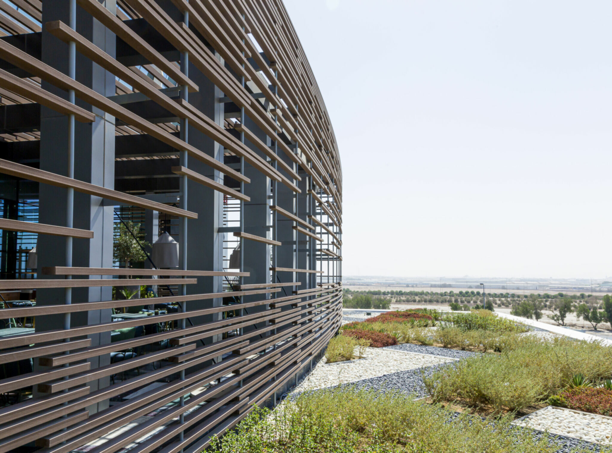 Restaurant und Hotelgewerbe_Verti & Horiz Fassadenverkleidung _Gebogene Profilen