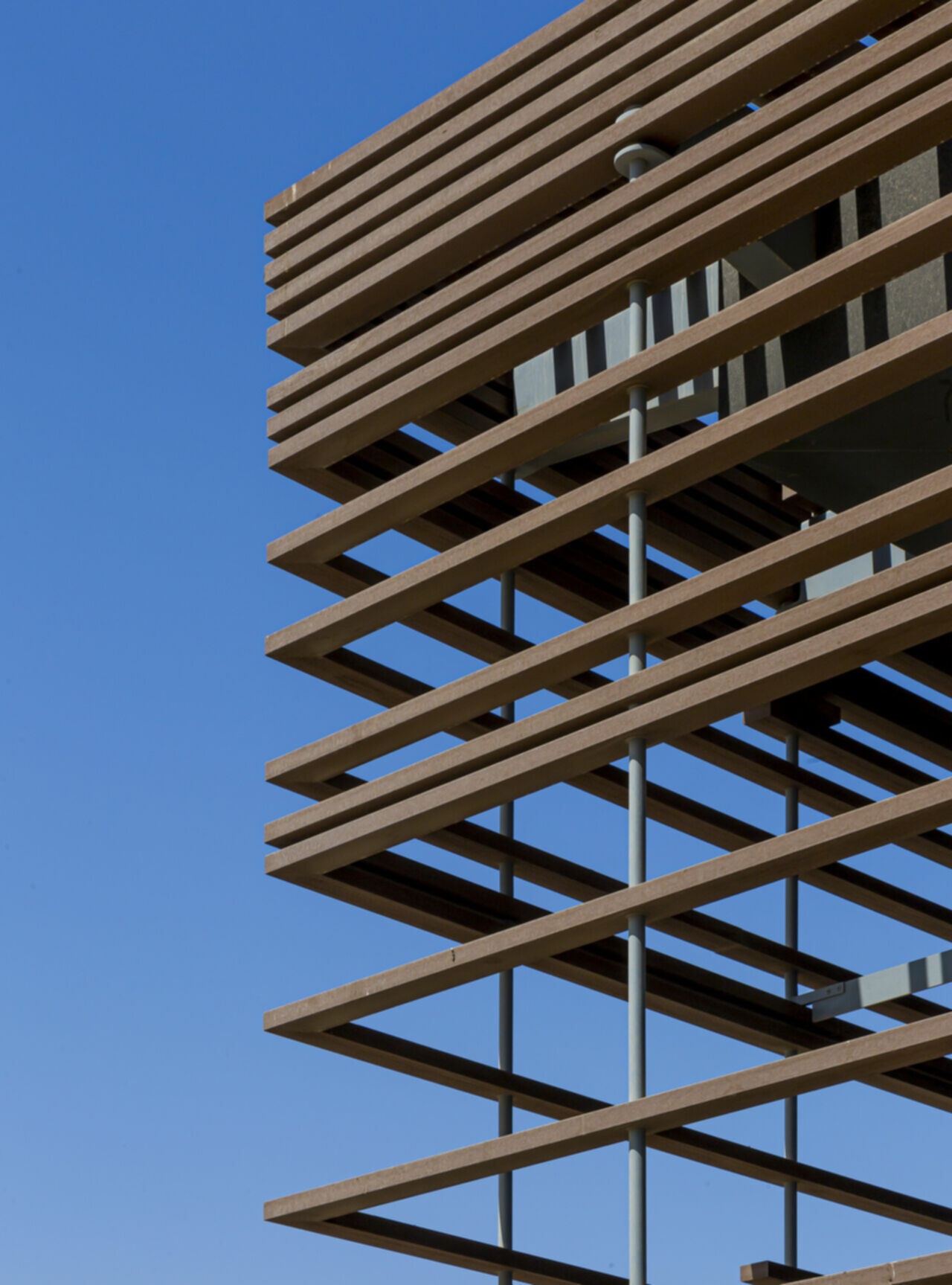 Restaurant und Hotelgewerbe_Verti & Horiz Fassadenverkleidung _Gebogene Profilen