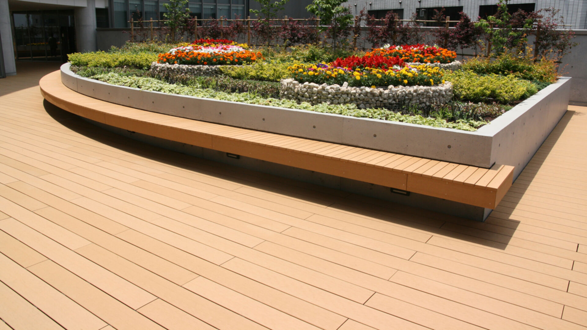 Kaufmännische Gebäude_Straßenausstattung_Finanzielle Institution