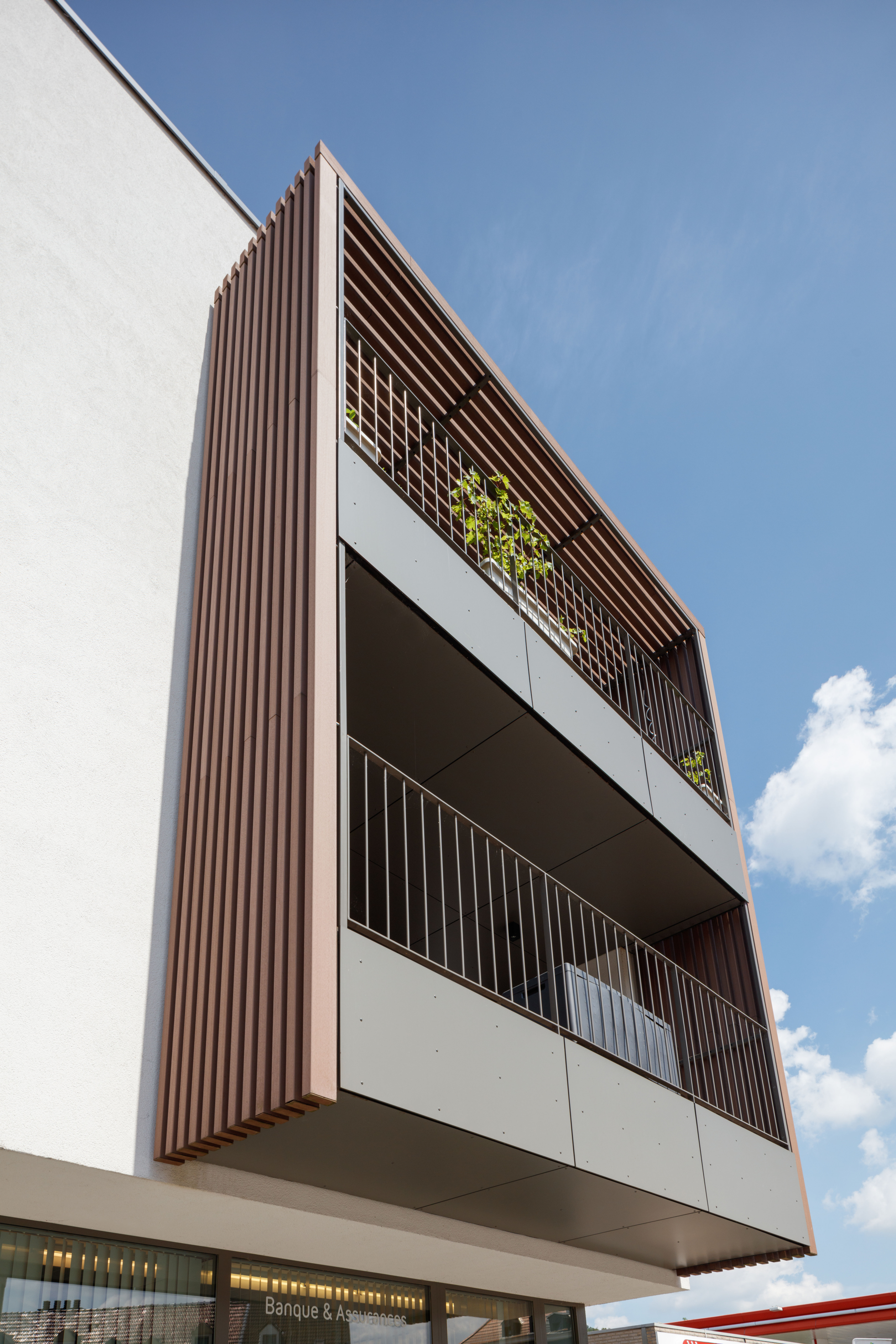 Kaufmännische Gebäude_Pergola, Dachüberstand, Dach_Finanzielle Institution