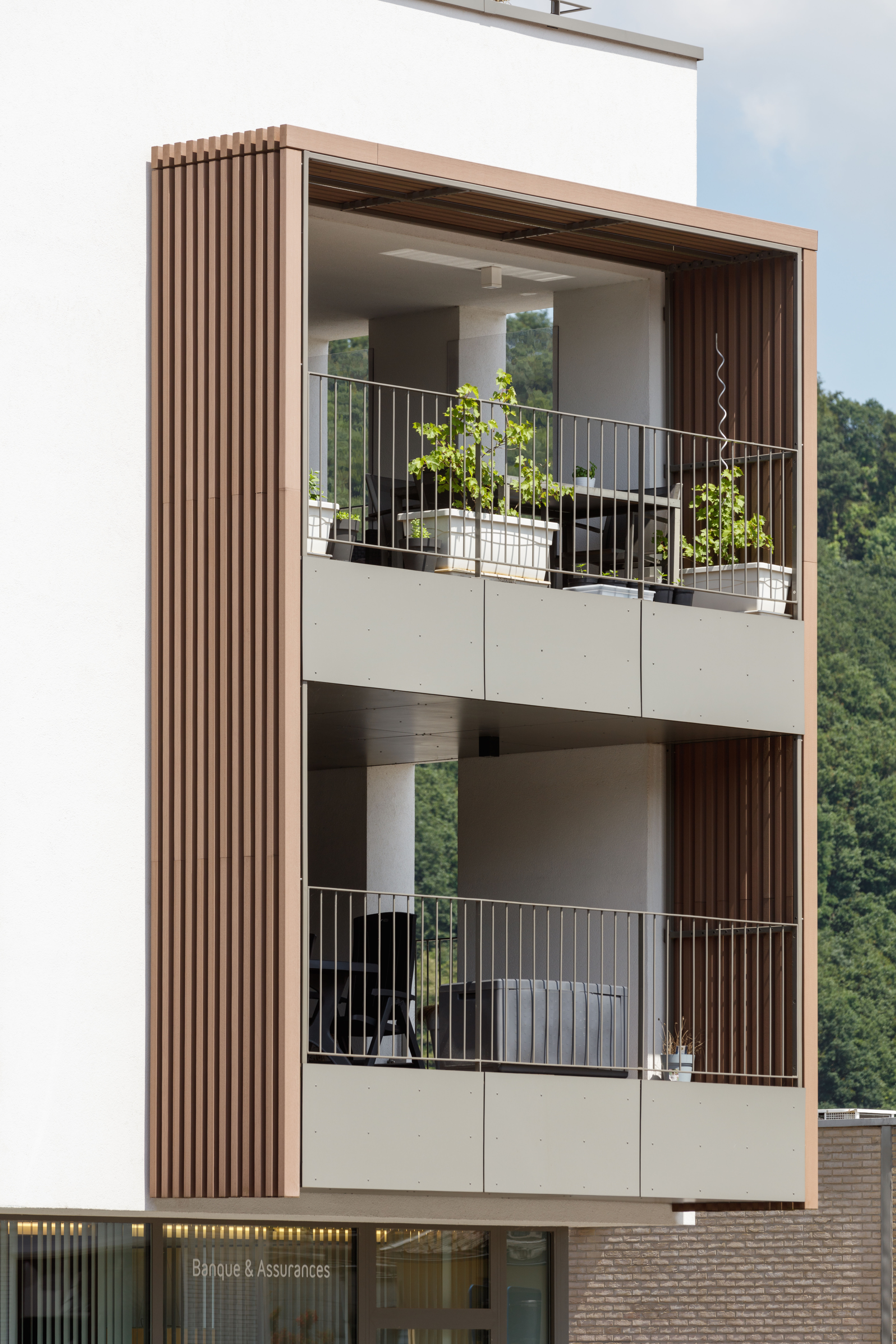Kaufmännische Gebäude_Pergola, Dachüberstand, Dach_Finanzielle Institution