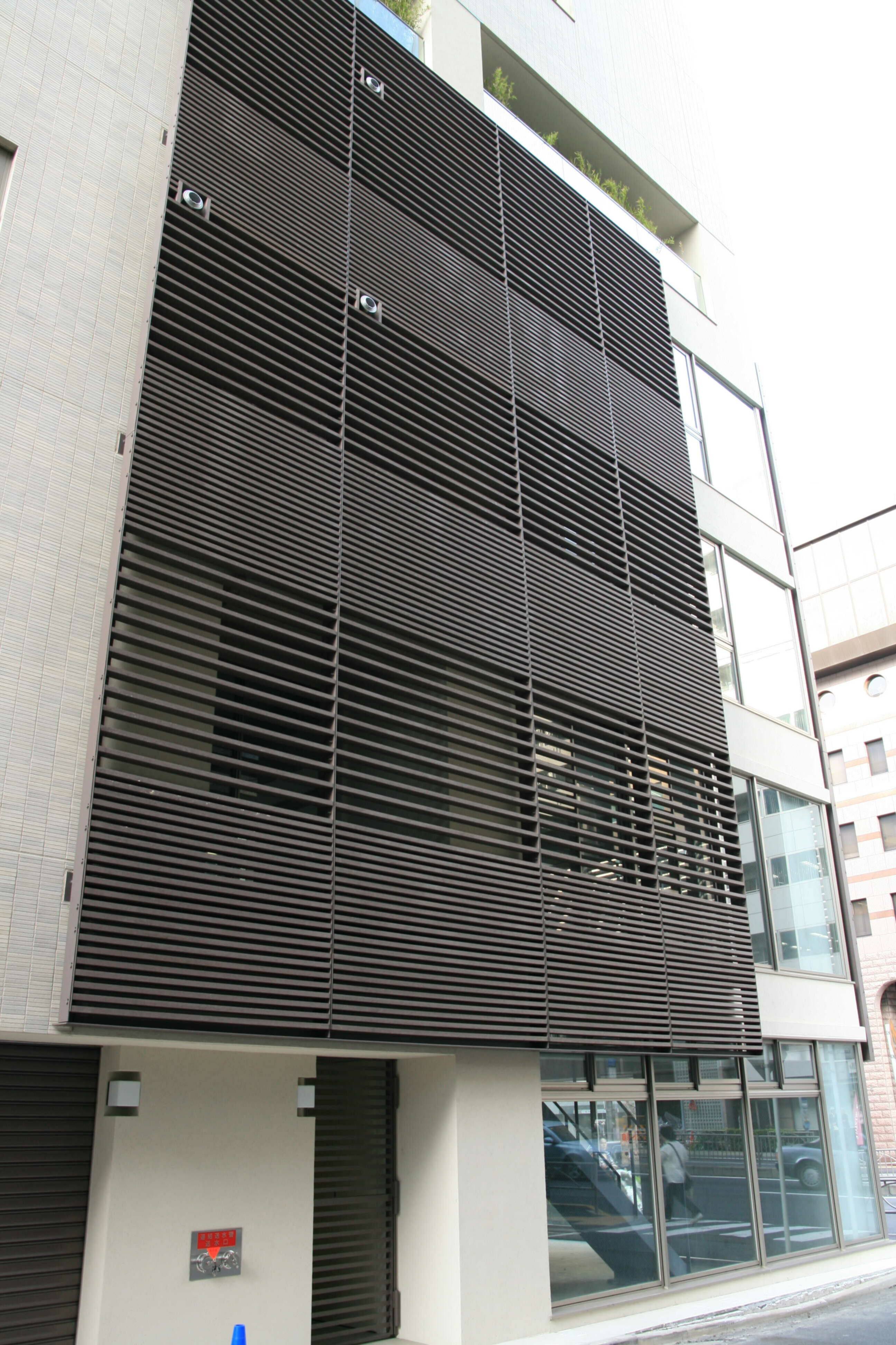 Wohngebäude_Horizontal Sonnenschutz, jalousien_Wohnhaus
