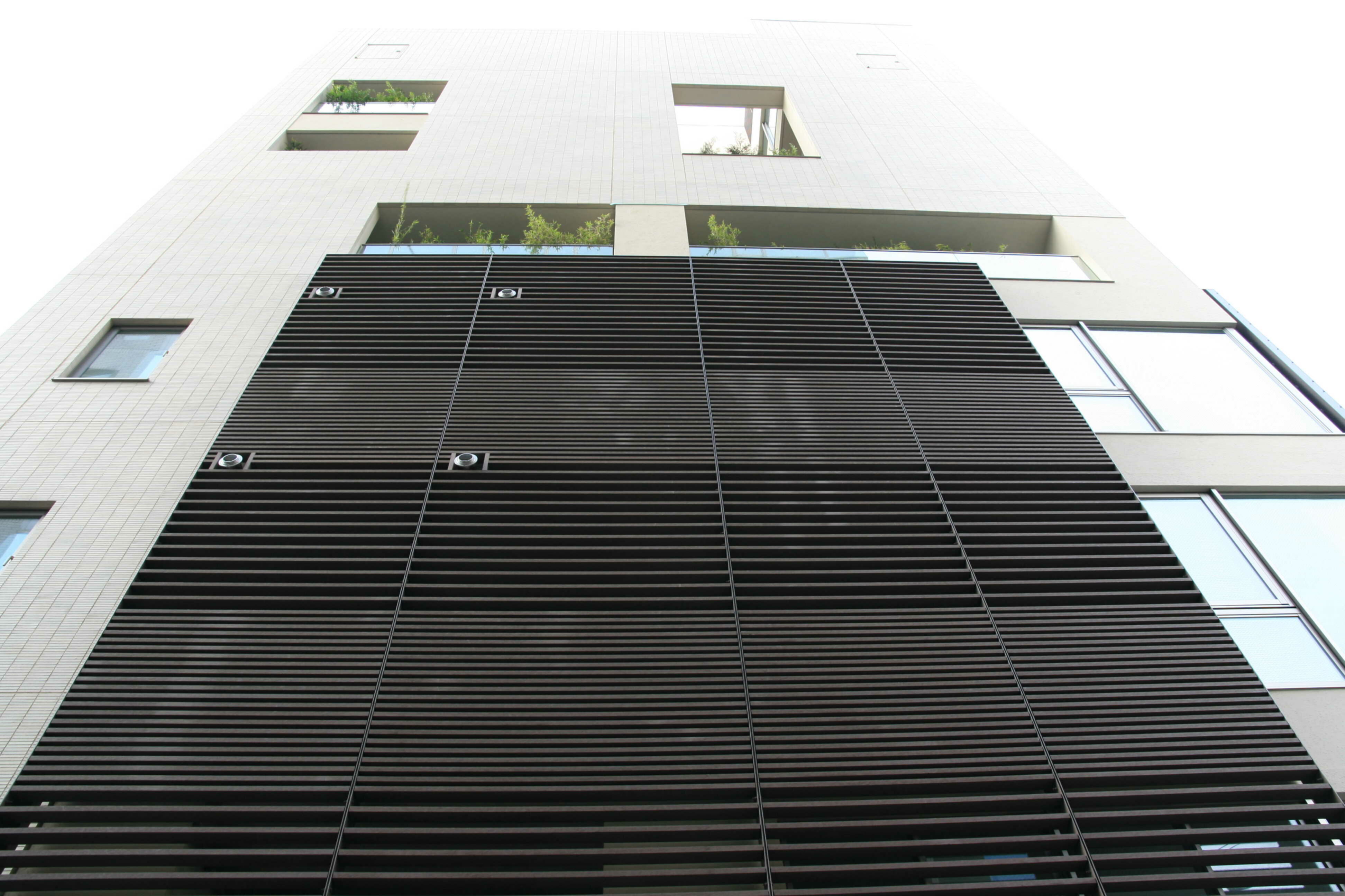 Wohngebäude_Horizontal Sonnenschutz, jalousien_Wohnhaus