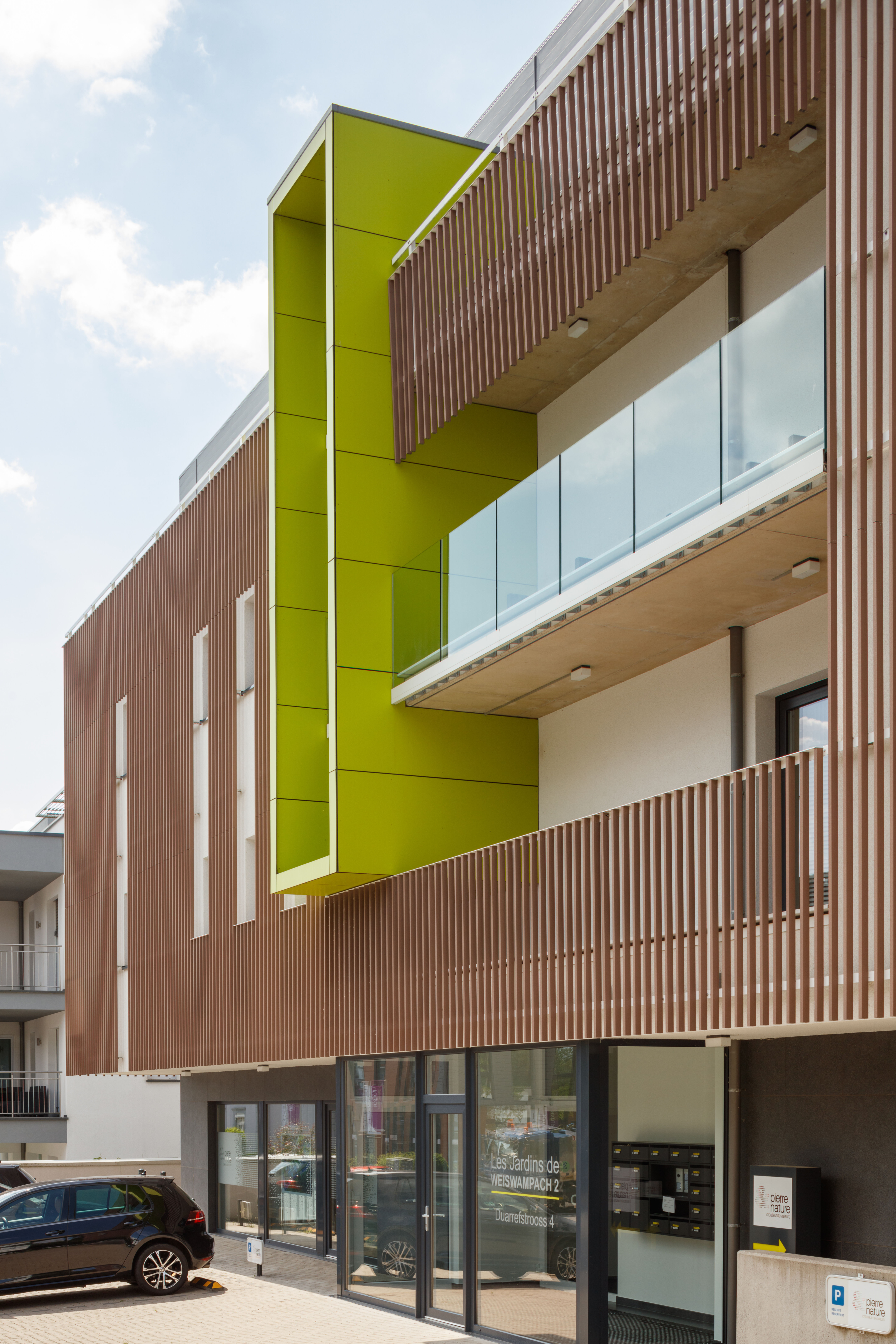 Wohngebäude_Offene Fassadenverkleidung - verti._Wohnhaus