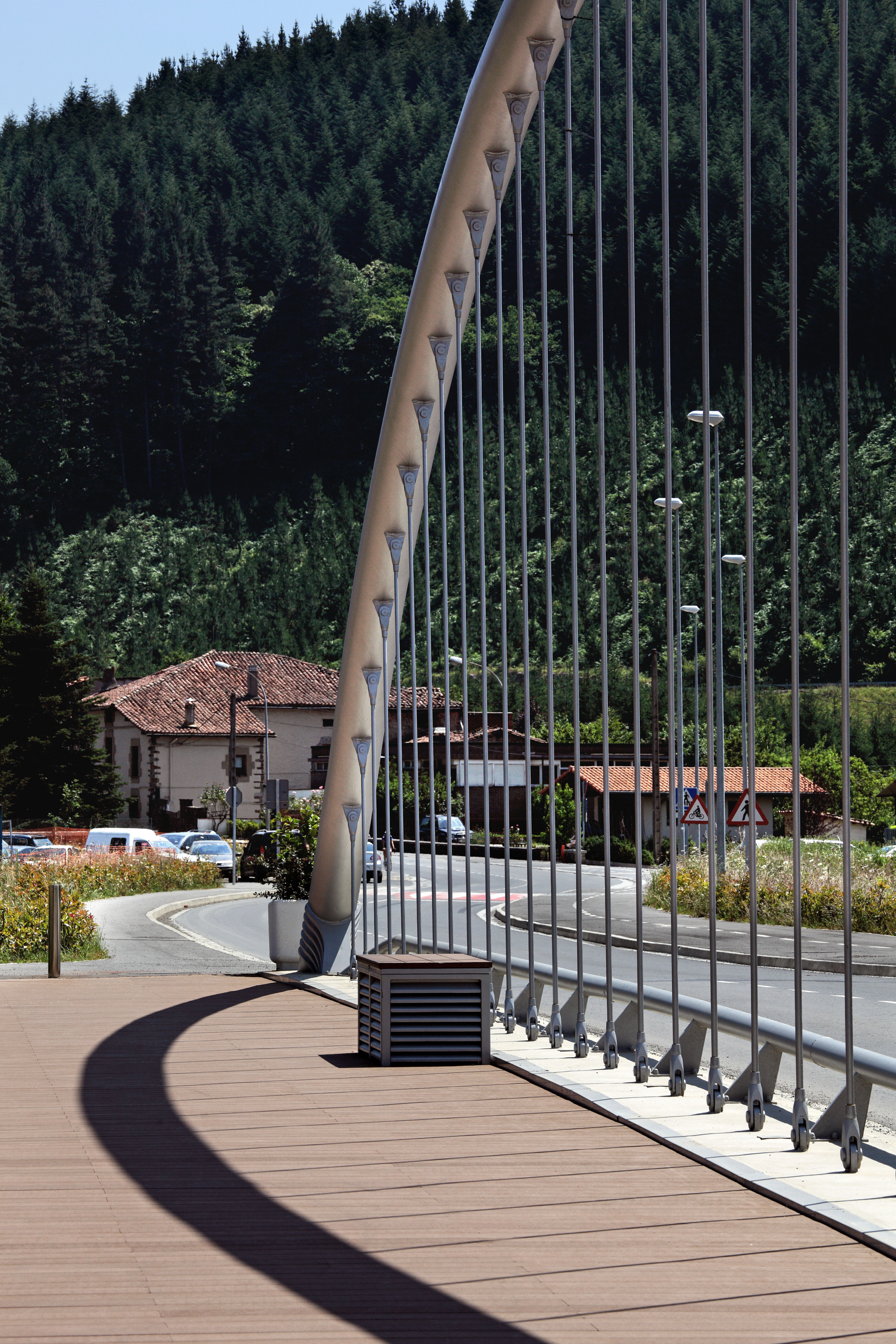 Transport-Einrichtungen_Brücken, Rampen, Gehweg_Brücke