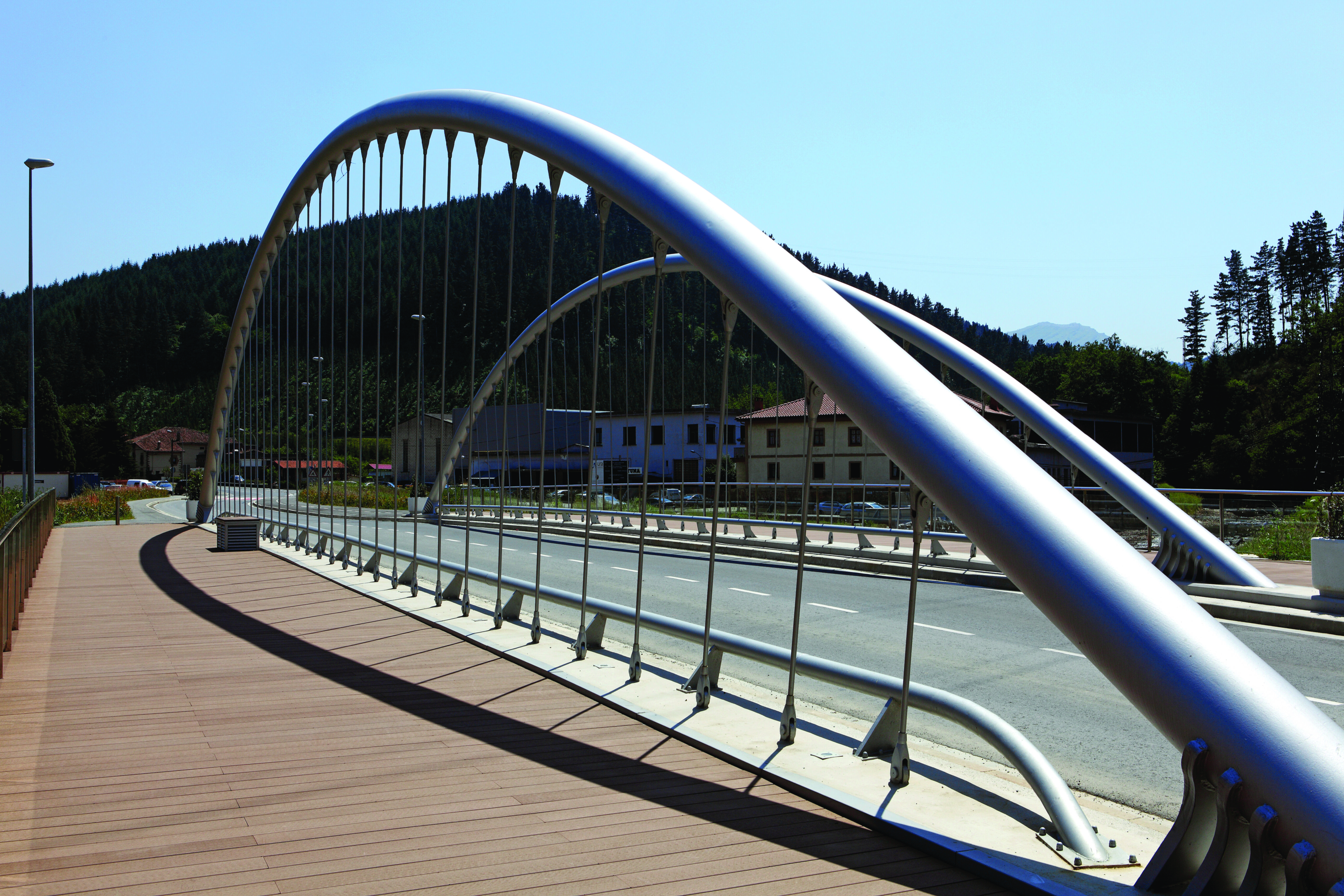 Transport-Einrichtungen_Brücken, Rampen, Gehweg_Brücke