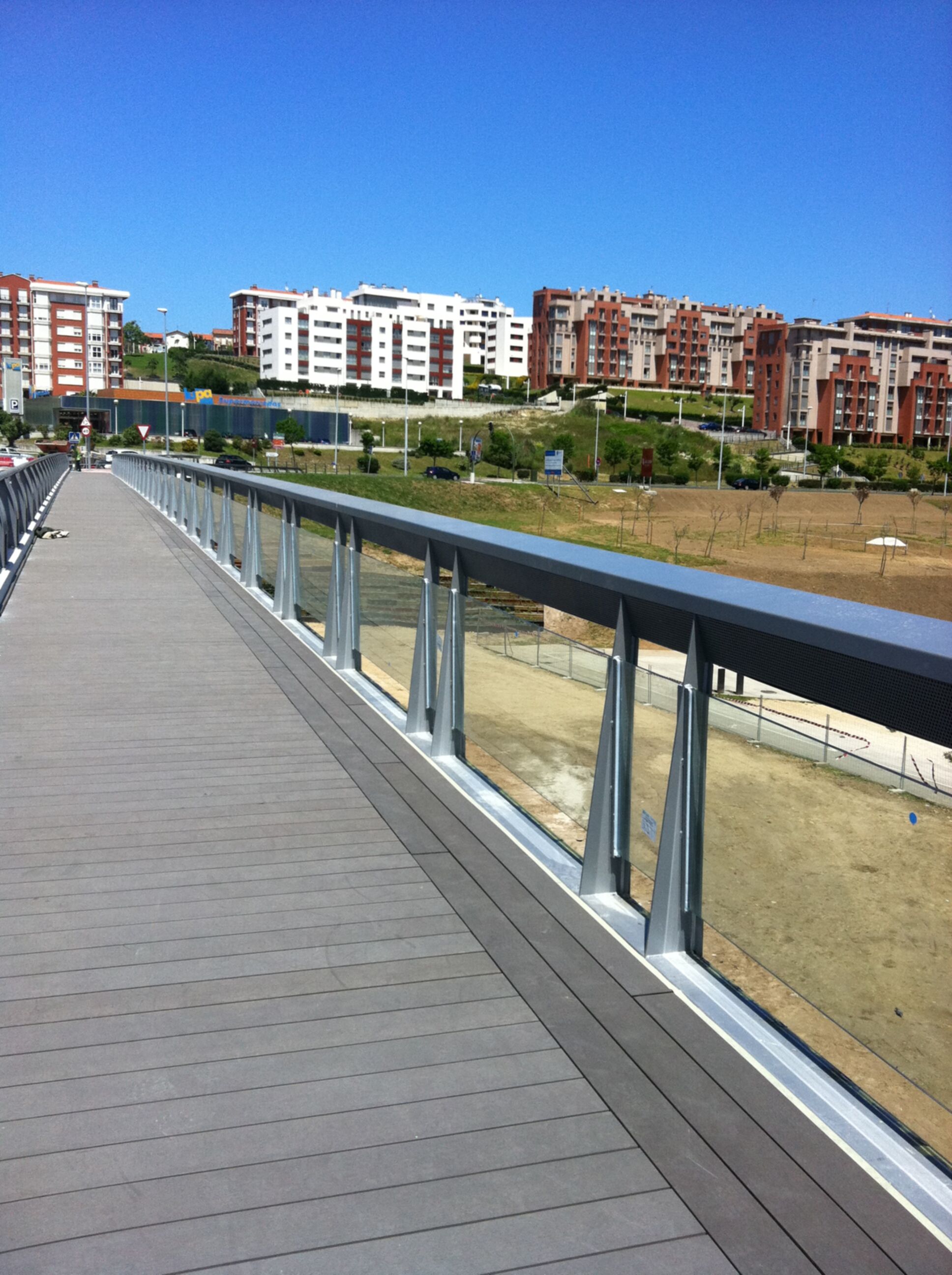 Transport-Einrichtungen_Brücken, Rampen, Gehweg_Brücke