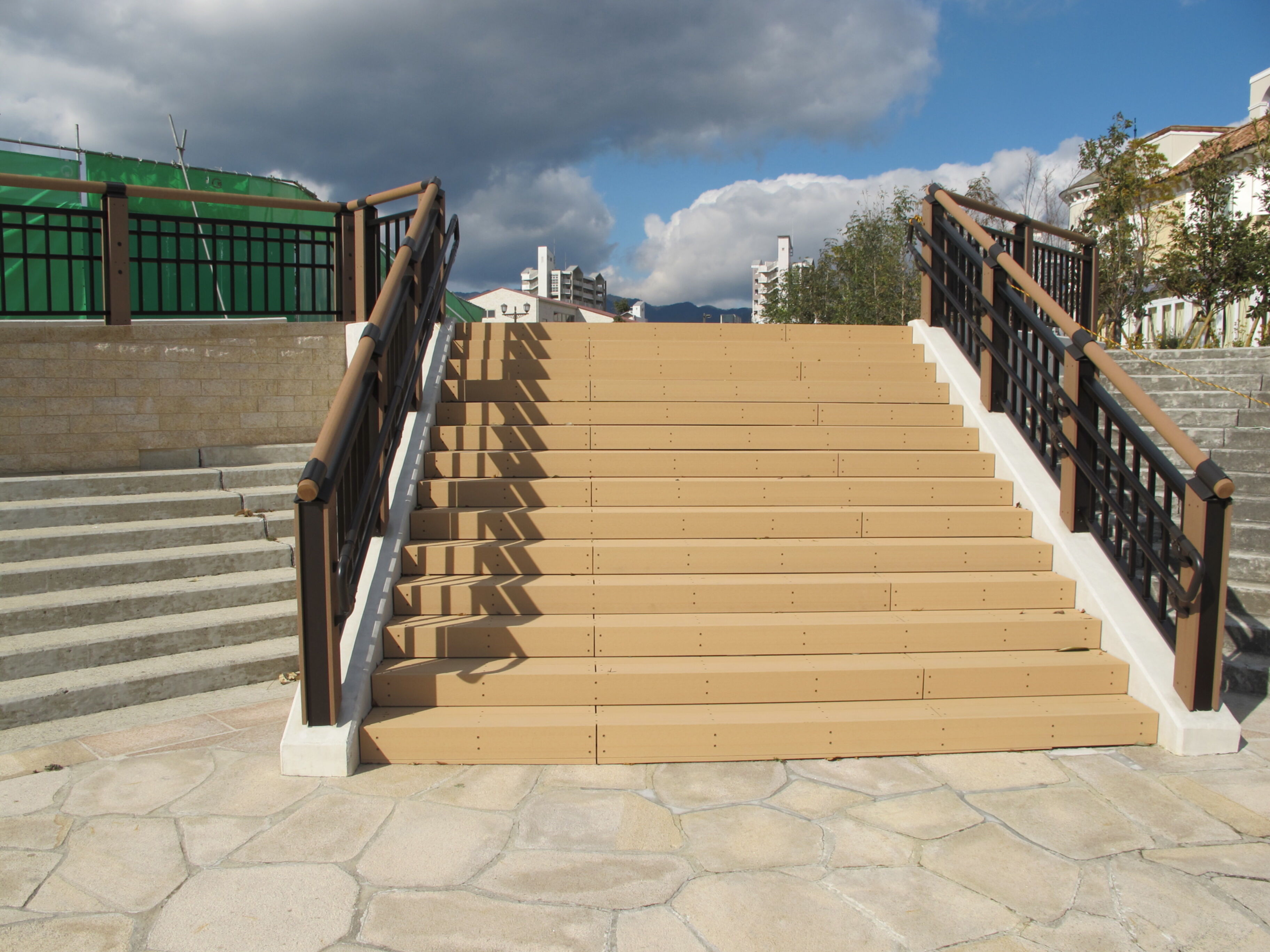 Transport-Einrichtungen_Treppen, Stufen & Tribünen_Am Wasser entlang