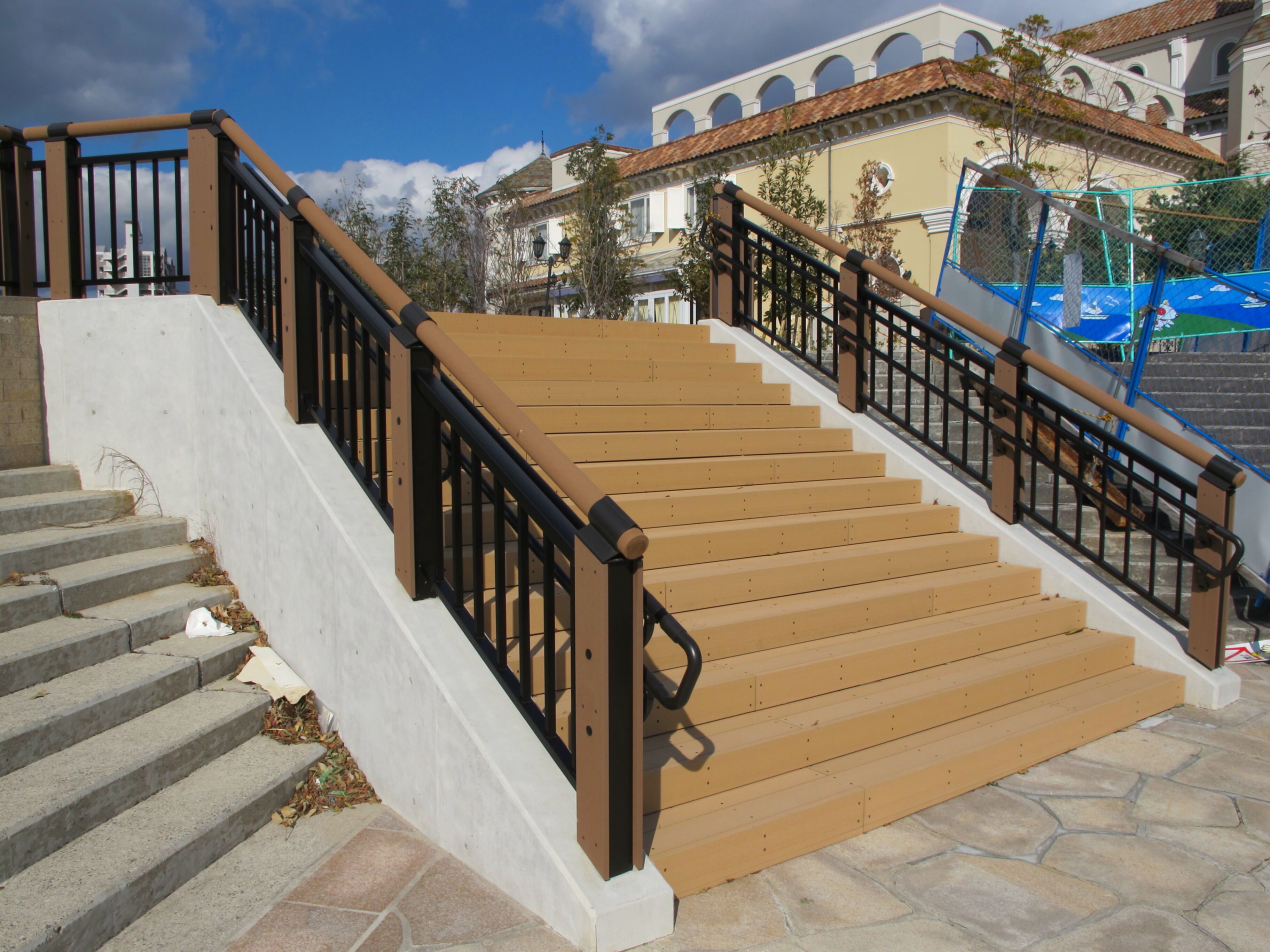 Transport-Einrichtungen_Treppen, Stufen & Tribünen_Am Wasser entlang