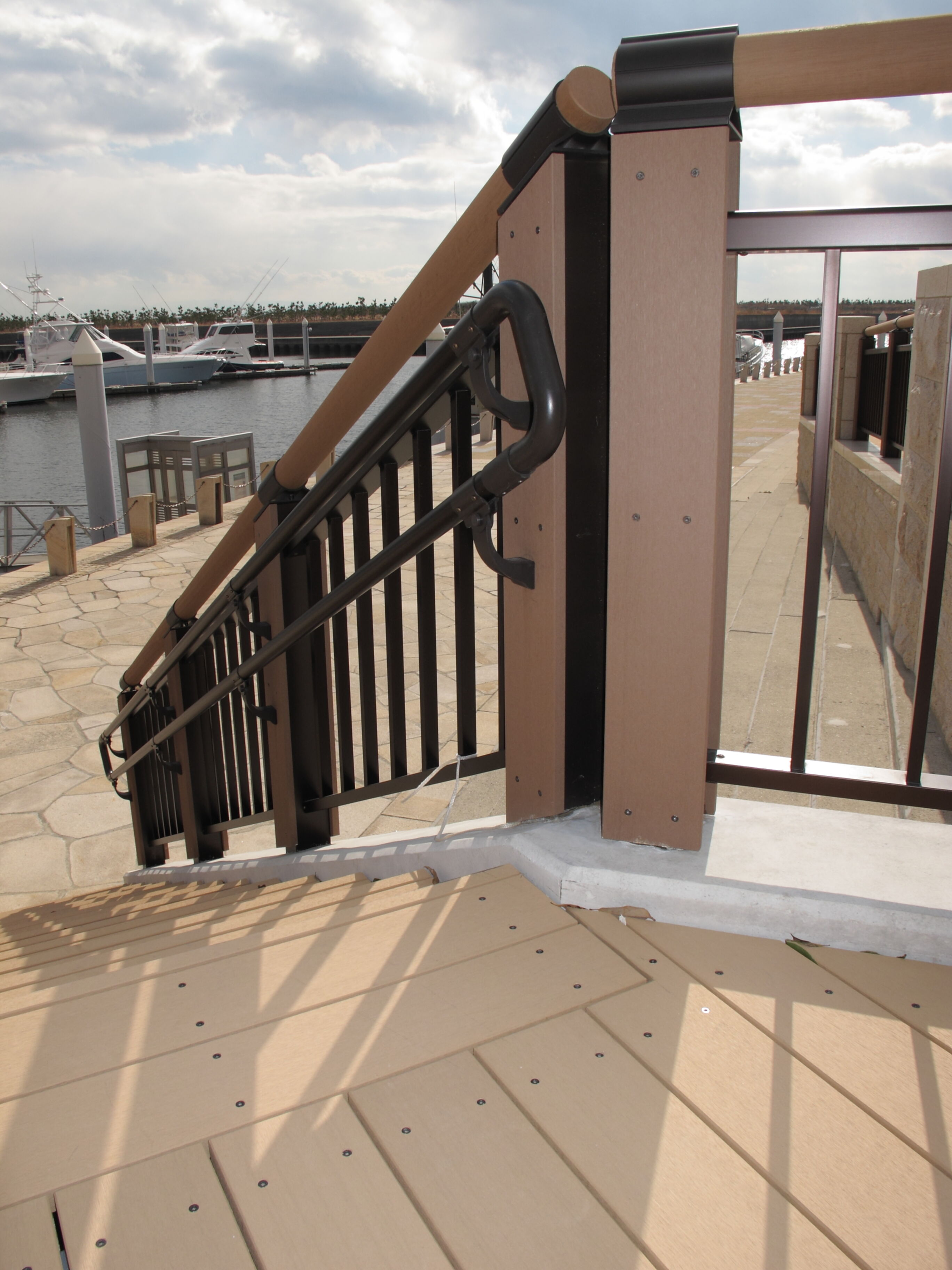 Transport-Einrichtungen_Treppen, Stufen & Tribünen_Am Wasser entlang