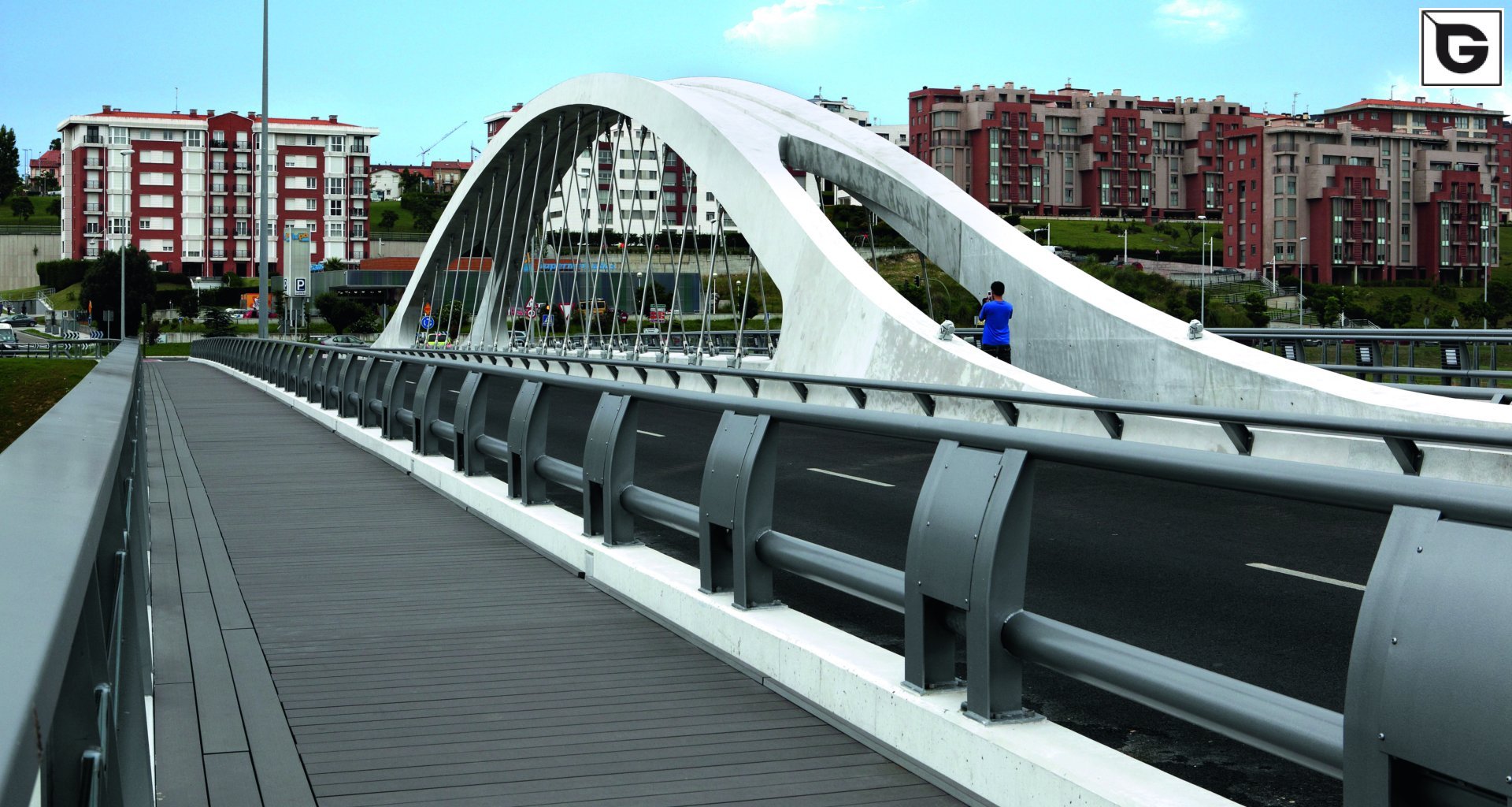 Transport-Einrichtungen_Brücken, Rampen, Gehweg_Brücke