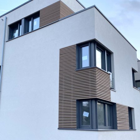 Wohngebäude_Offene Fassadenverkleidung - horiz._Wohnhaus